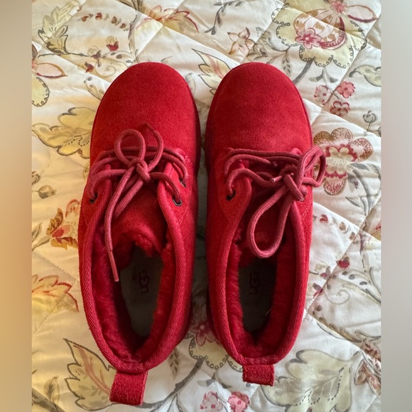 Red UGGS SIZE 10 - Picture 4 of 6